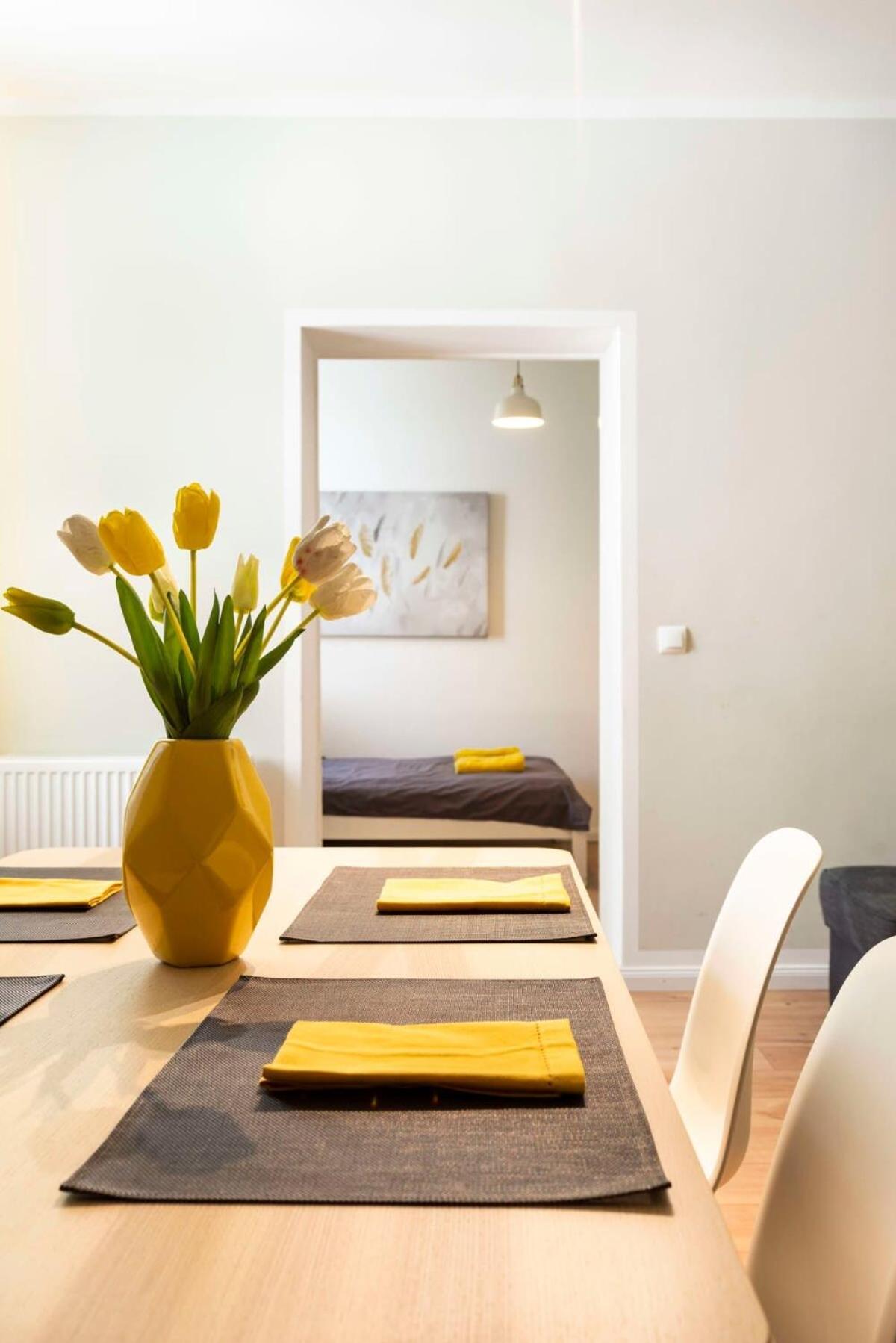 Cosy Two Br Plus Self Checkin Plus Street Parking Berlin Exterior photo