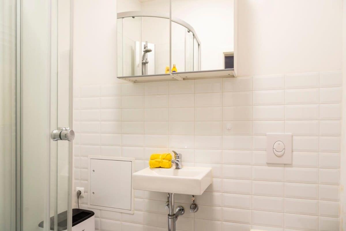 Cosy Two Br Plus Self Checkin Plus Street Parking Berlin Exterior photo